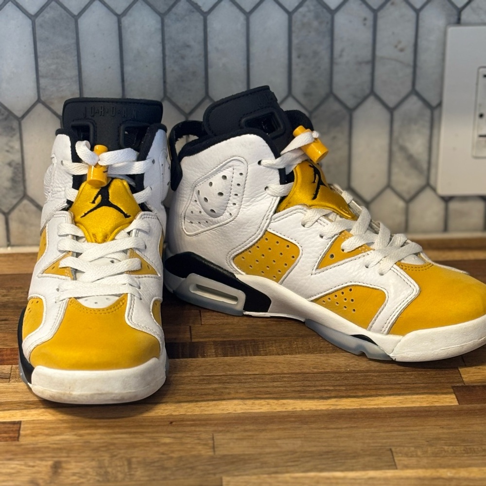 Jordan 6 Retro Yellow Ochre Kids size 4Y